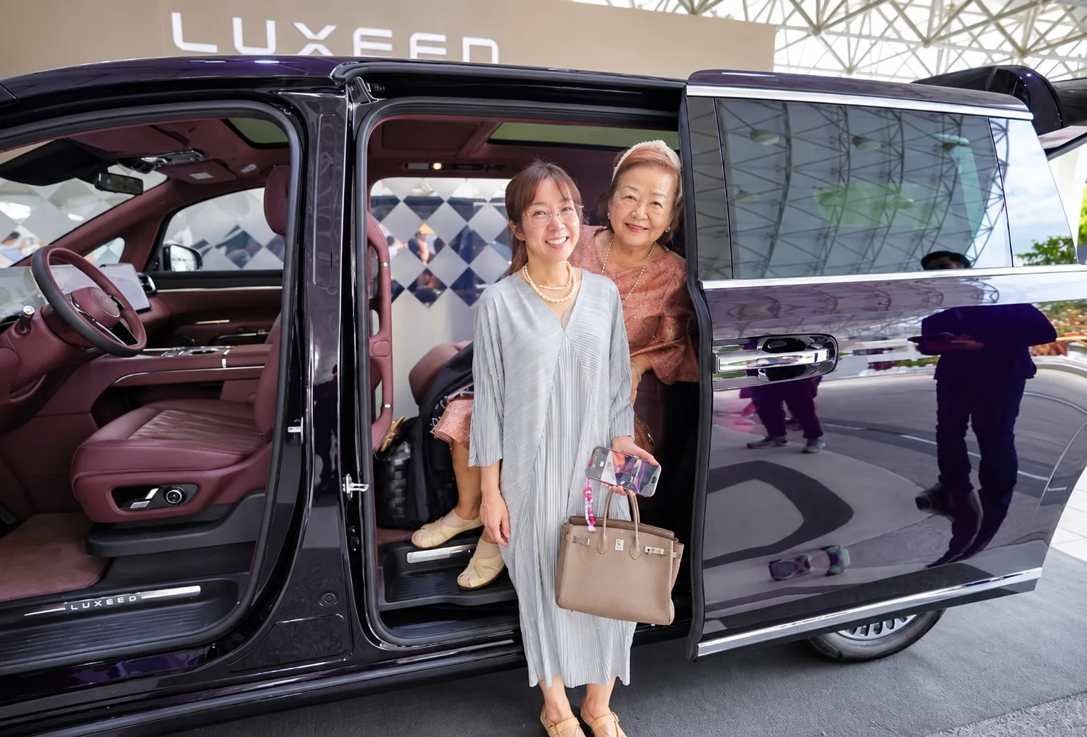 LUXEED รุกตลาดไทย ส่ง EHV (V9) ชิงตลาด Luxury MPV ชูเบาะหมุน 180 องศา วิ่งไกลกว่า 1,000 กม. LUXEED รุกตลาดไทย ส่ง EHV (V9) ชิงตลาด Luxury MPV ชูเบาะหมุน 180 องศา วิ่งไกลกว่า 1,000 กม.